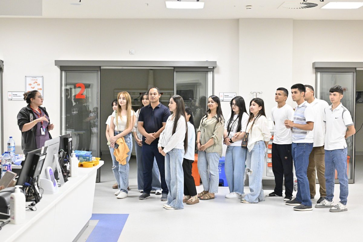 SBÜ Gülhane Eğitim ve Araştırma Hastanesi’nde eğitim gören tıp, anestezi ve fizyoterapi öğrencilerinden oluşan Özbek ekip, hastanemizi ziyaret etti.