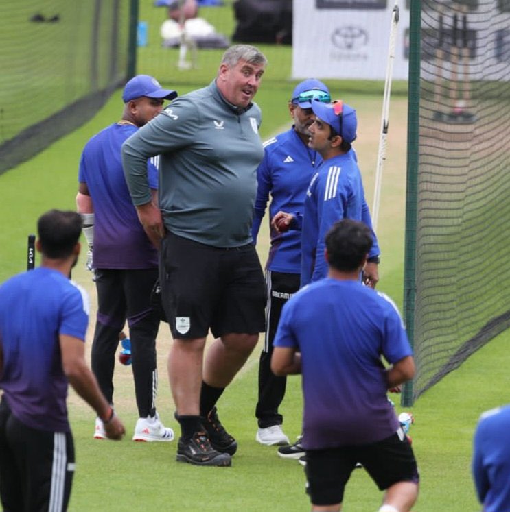 The Oval’s chief curator Lee Fortis was telling Indian team and head coach #GautamGambhir to stay 2.5 metres away from this pitch. But Brendon McCullum was allowed to chill right on the middle of the pitch earlier today. 

This is why <a href="/GautamGambhir/">Gautam Gambhir</a> reacted the way he did. Indian