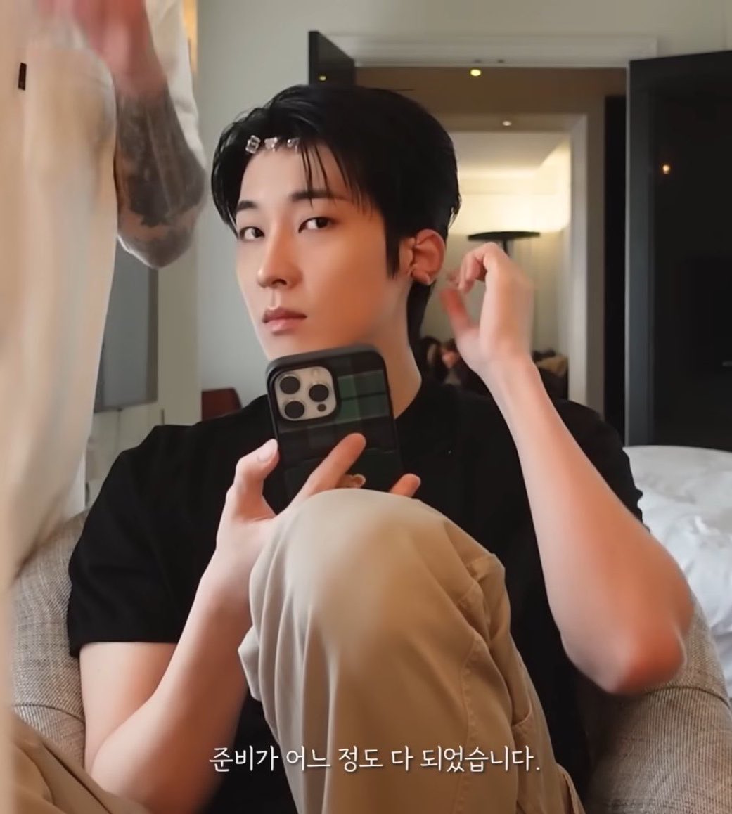 svtxtwx's tweet image. wedding prep 😌