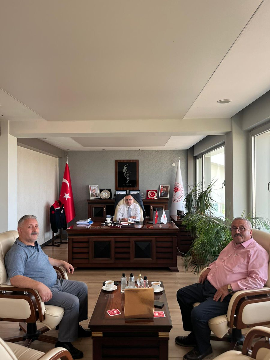 Yavuzkemal Belde Belediye Başkanı Adem ÖNAL, İl Müdürümüz Mustafa Ensar YILMAZ’ı makamında ziyaret ederek hayırlı olsun temennisinde bulundular. 

Ayrıca belde de tarımsal konularda halen devam eden ve önümüzdeki dönemde yapılabilecek ortak çalışmalar istişare edildi.