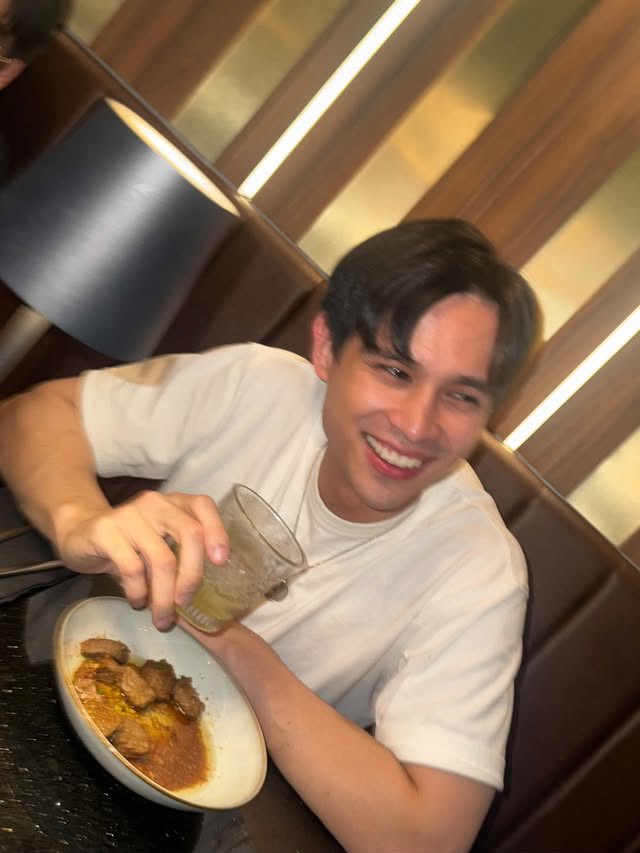 ennifeu's tweet photo. “lovie smile, picturean kita.” https://t.co/SP66fTRRLQ