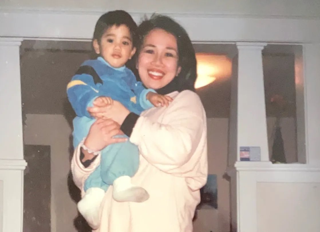 avinashkunnath's tweet image. A mother bear always protects her cubs, especially when they put themselves in danger.

Three stories about how my fierce, confident, flawed, brave mom saved me from myself:

-moving to California
-graduating from Berkeley
-drowning in my Cal writing ego

writeforcalifornia.com/p/a-mother-bea…