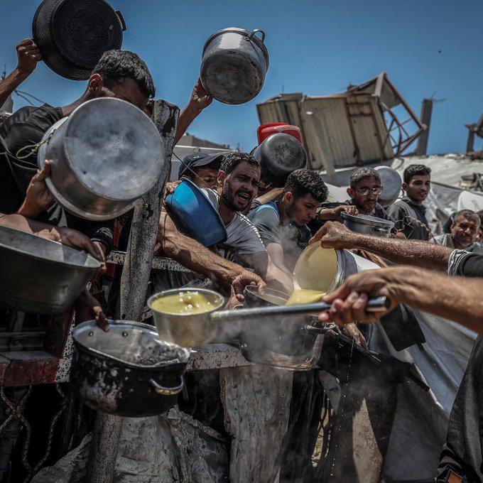 Gaza no necesita lanzamientos aéreos de alimentos. Gaza necesita el fin del genocidio.
#FreePalestine