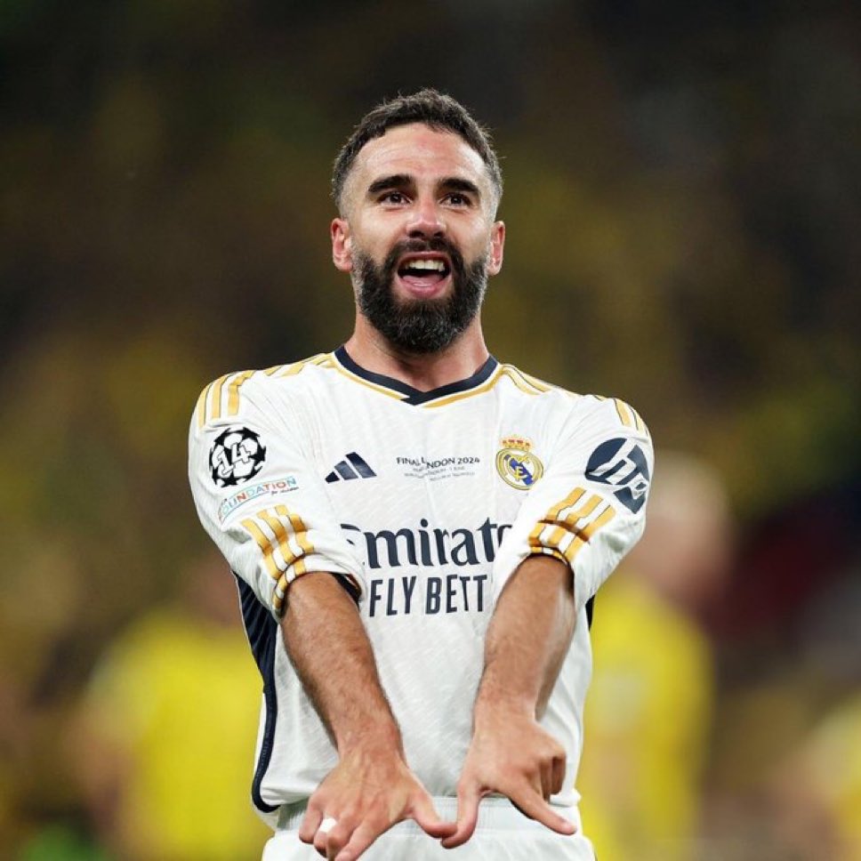TheCoachkh's tweet photo. قام ريال مدريد بتجديد عقد كارفاخال بعد اصابته بالرباط الصليبي مباشرة ..

أما برشلونة، فقد سحبوا شارة القيادة و الرقم 1 من تير شتيغن، ويريدون منه تهويل وتطويل فترة إصابته حتى يتمكنوا من تسجيل لاعب آخر مكانه!

 فليك صرح الموسم الماضي : "برشلونة ليس ريال مدريد"، و كان صادق جدًا https://t.co/cBxF94duJ7