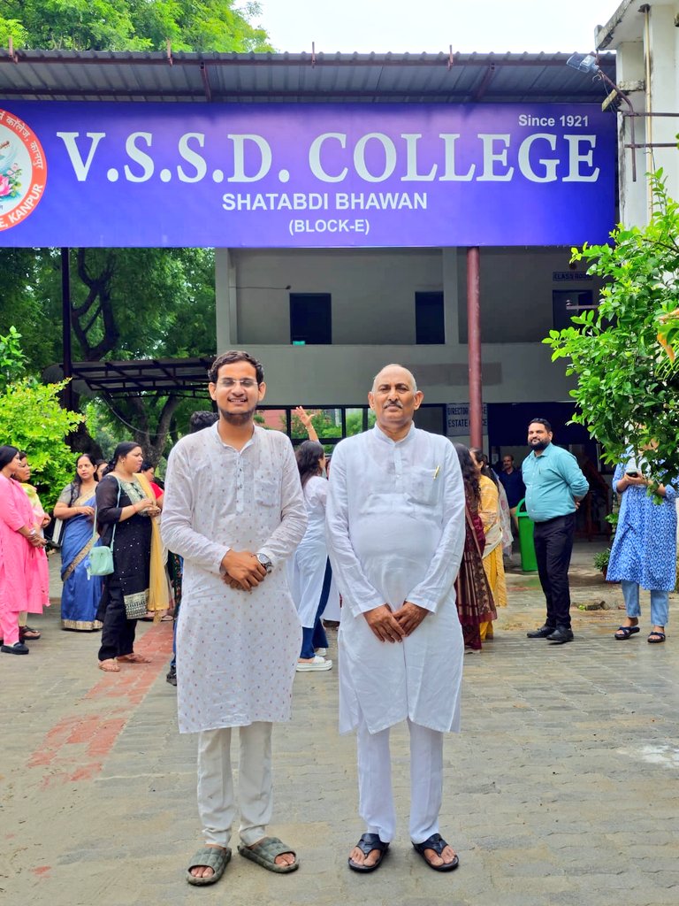 kartik4nation's tweet image. हमारे अभिभावक माननीय प्रांत संघचालक जी आदरणीय श्री भवानी जी भाईसाहब 
आपका आशीर्वाद स्नेह अमूल्य है।। 🙏
#rss #kanpur #VSSD