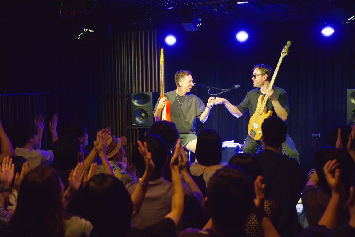 Vulfpeck ジョー・ダートのベース・セミナー終了！ 
Joeさん、サプライズ出演のCoryさん、ご来場＆配信でご覧いただいた皆さま、ありがとうございました！ 
アーカイブやレポートについては、後日ベース・マガジンWEBやSNSでお知らせさせていただきます。ご期待ください！🔥
#JoeDart #CoryWong