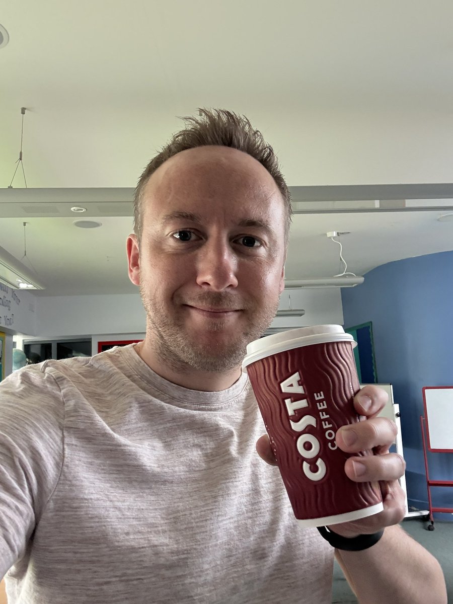 Afternoon coffee while sorting a few bits in my classroom…

#Costa #SpanishLatte 😋