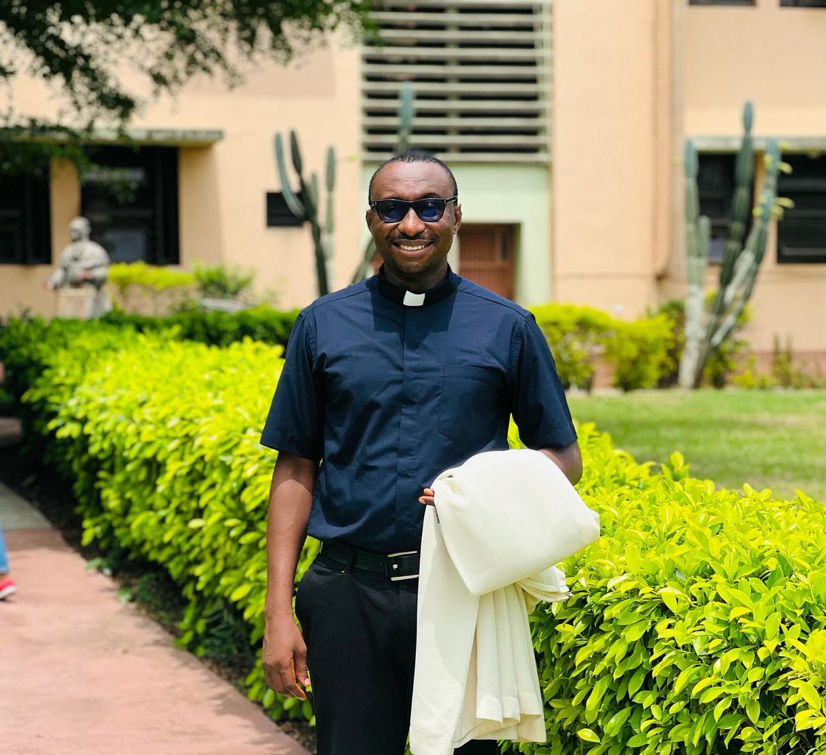 CREATING CONTENT WITHOUT CONTENT

A few weeks ago, I came across a comedy skit by KelvinBlack, and I loved it so much that I had to look up his social media handles. I must say, he is not your everyday skit maker. What makes him different is this: as a comedian, he does not just