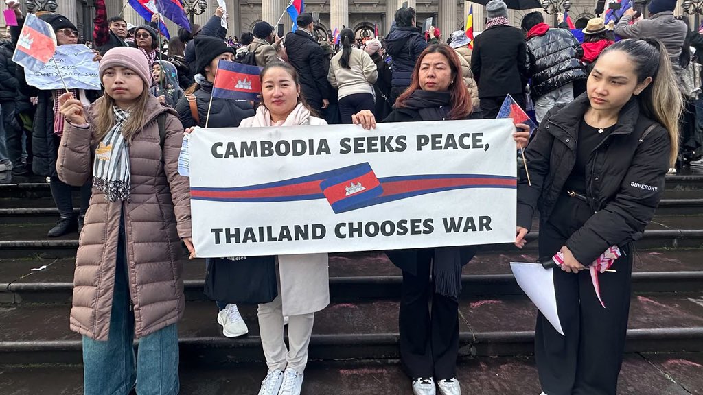 rasychum's tweet photo. What the world REALLY NEEDS TO KNOW about Thai’s media distortion.

#JusticeForCambodia 
#ExposeThaiLies  
#ExposeThailandLies https://t.co/FdoBSjmcYV
