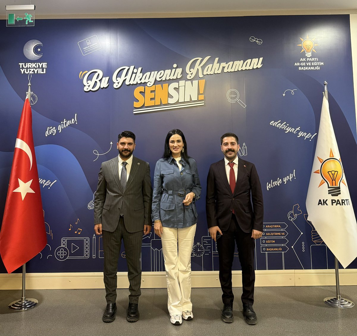 AK Parti Genel Merkez AR-GE ve Eğitim Başkanlığımızda, Aydın İl Gençlik Kolları Başkanımız Sn. Ömür Özipek ve İl Gençlik Kolları Teşkilat Başkanımız Sn. Şahin Kanat’ı misafir ettik.

Gençlik teşkilatlarımızın çalışmaları ve vizyoner bakış açıları, partimizin kurumsal gücüne güç