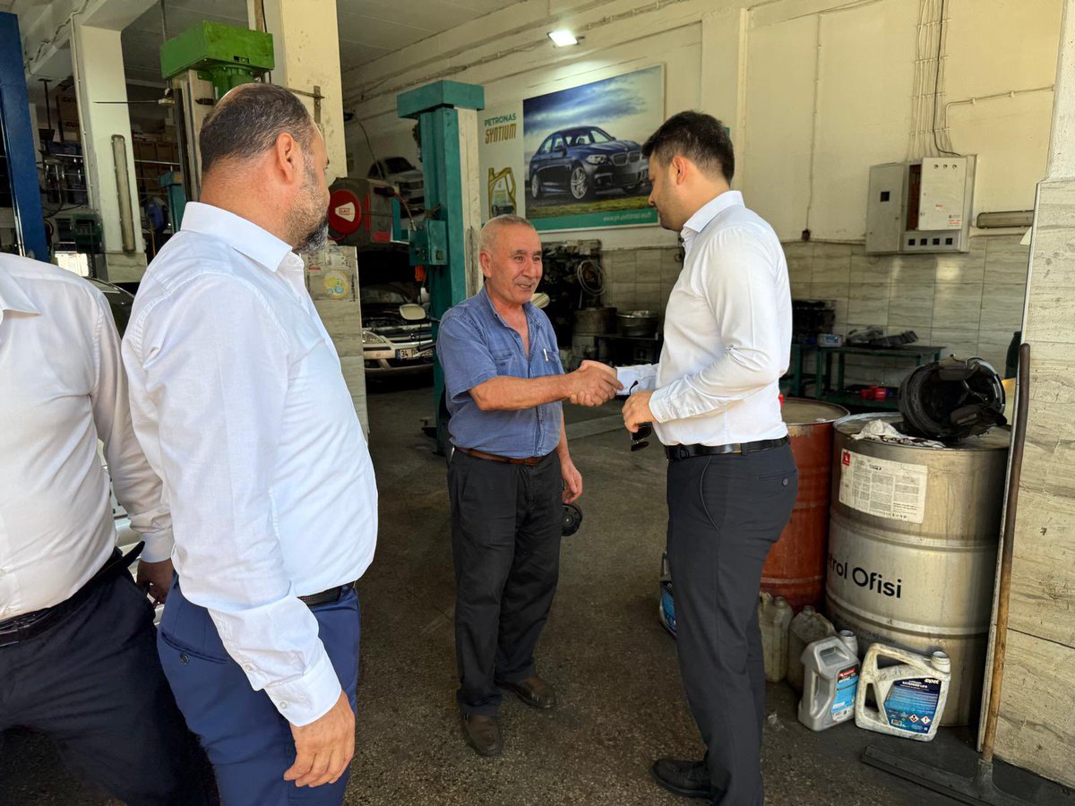 İlçe Başkanımız Sn. Av. Uğur Yılmaz ve Yönetim Kurulu Üyelerimiz ile birlikte, Kocasinan Sanayi Sitesi Başkanı Sn. Durmuş Korkmaz ve Yönetimini ziyaret ettik. Kıymetli esnaf komşularımızla selamlaşıp hayırlı, bereketli işler diledik.

Bizleri muhabbetle ağırlayan Sn. Durmuş