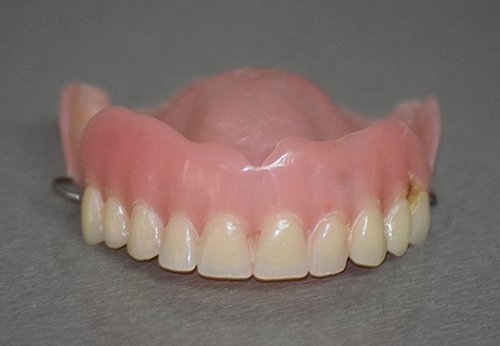 falseteethoptns's tweet photo. Tartar troubles? 🙅‍♂️ We've got you covered!✨ Follow our 5 simple steps to remove tartar from your dentures right at home.  https://t.co/6s2c9L36S2 #DentureTips https://t.co/iEdLE03GHc
