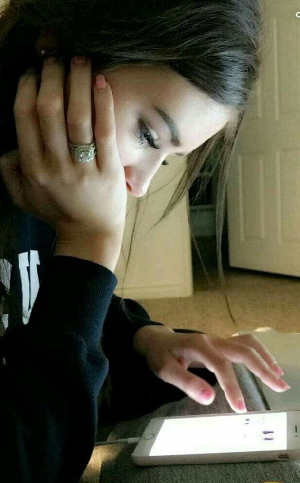 رُب محادثة دافئة تشفى مالم 
تشفيه ألف حبة دواء 🫶🏻