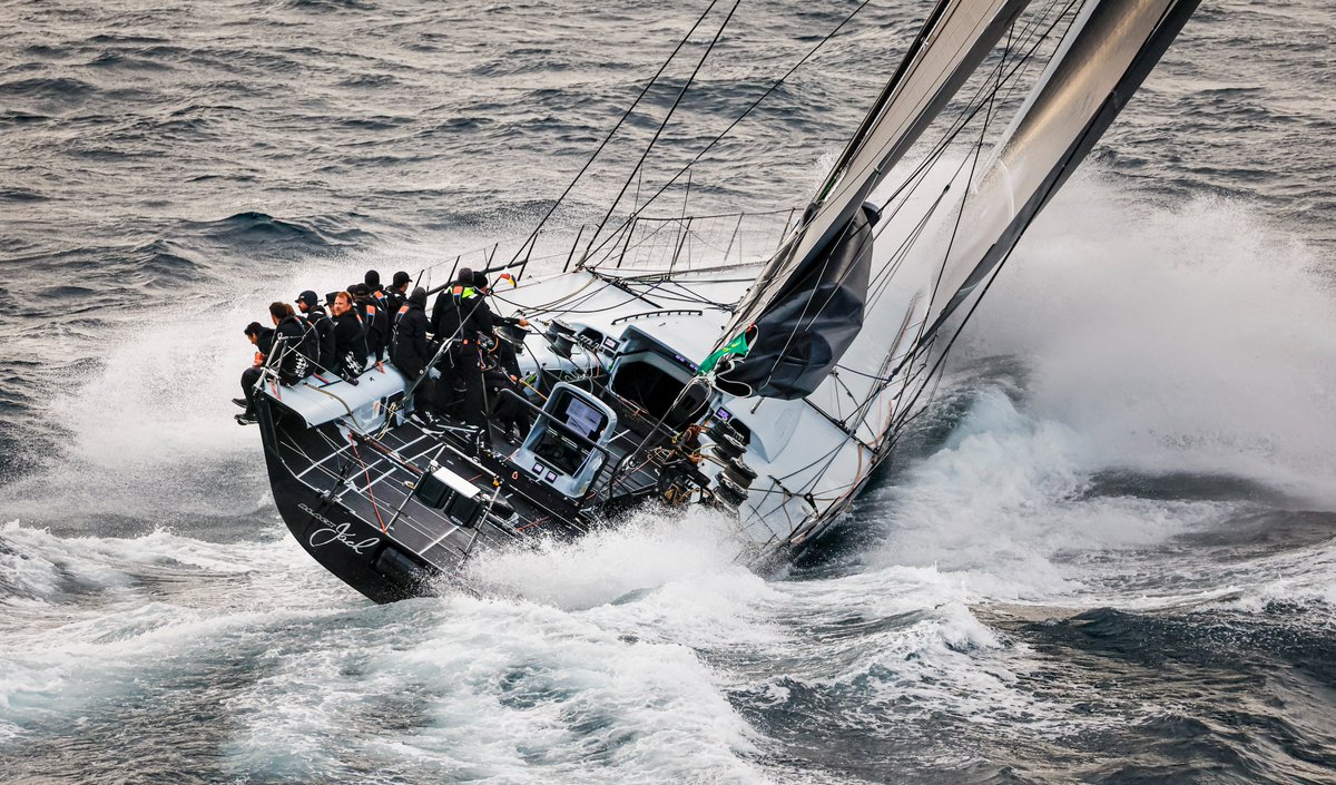 ROLEX FASTNET, BLACK JACK 100 LINE HONOURS - Primo monoscafo sul traguardo di Cherbourg il maxi di Remon Vos, skipper Tristan Le Brun (prossimamente atteso alla Palermo-Montecarlo) VIDEO - TRACKING - CLASSIFICHE: saily.it/2025/07/29/bla…