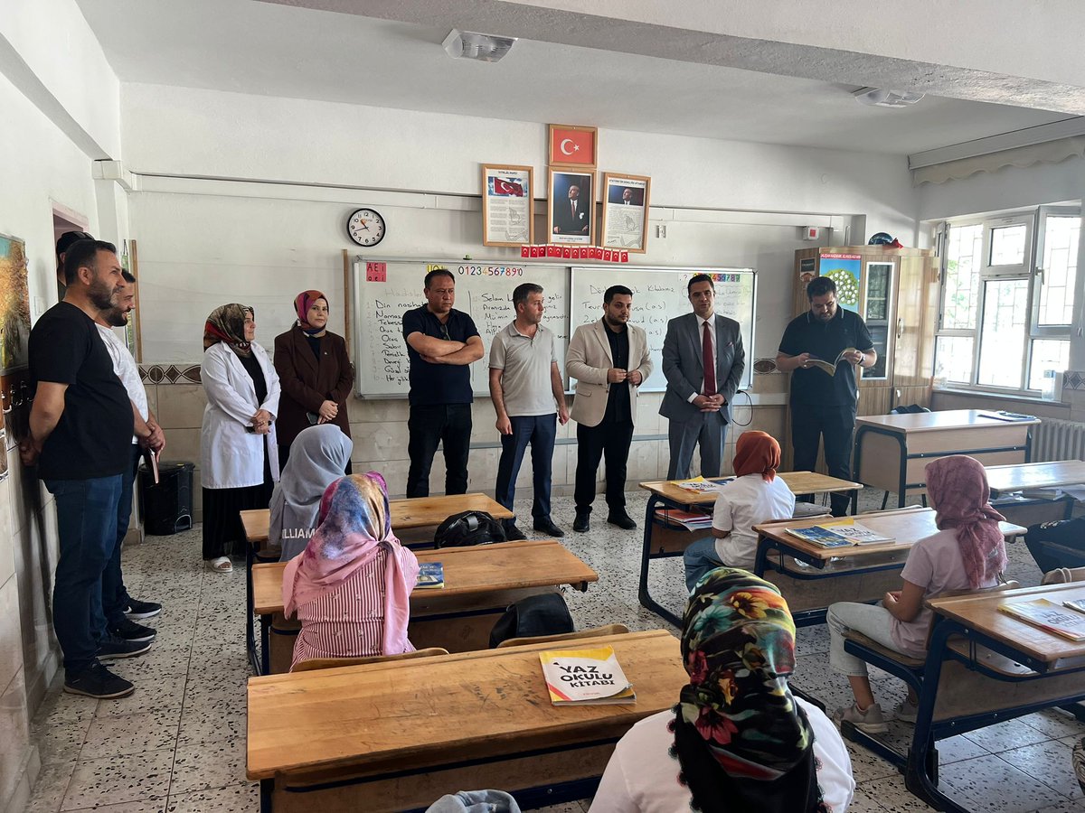 elbistanmem's tweet photo. İlçe Milli Eğitim Müdürümüz Dr. Fatih ÇETİN, Halk Eğitimi Merkezi Müdürlüğümüz ile Elbistan TÜGVA İlçe Başkanlığı işbirliği kapsamında okullarımızda açılan TÜGVA Yaz Okullarındaki öğrencileri ziyaret etti. https://t.co/IwjvwMutiA