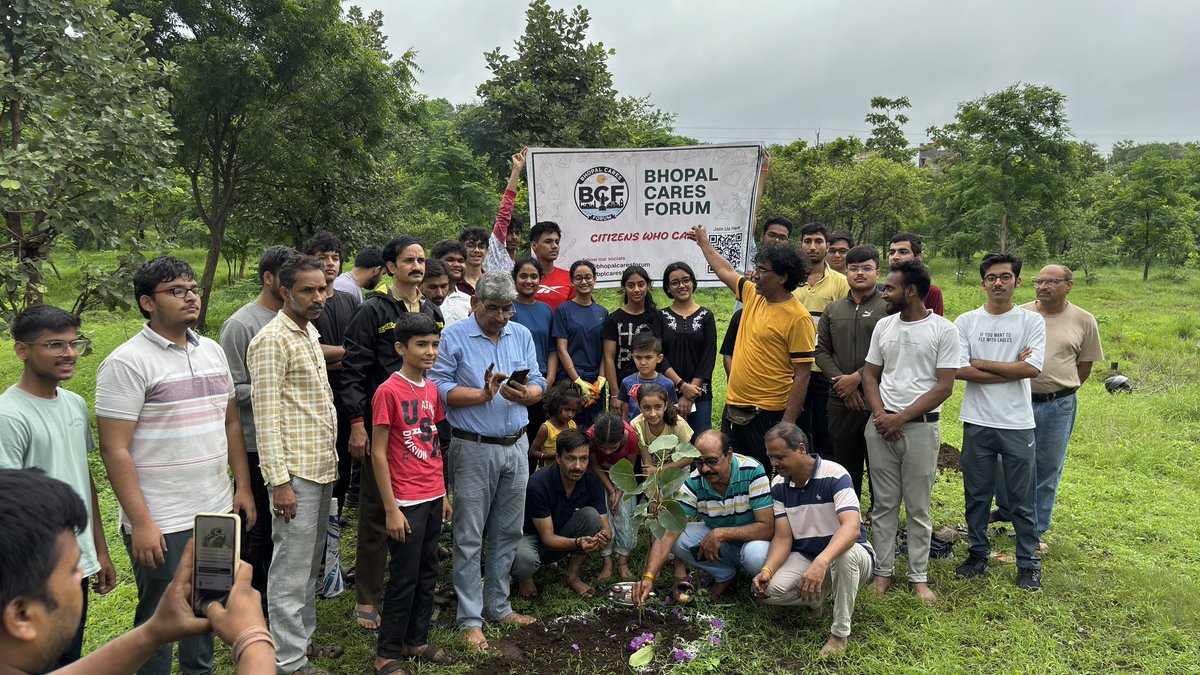 BplCaresForum's tweet photo. 1/
हर बड़े बदलाव की शुरुआत एक छोटे से विचार से होती है।
ऐसा ही एक विचार Reddit पर एक 20 वर्षीय छात्र ��े रखा और कई युवाओं ने उससे जुड़ाव महसूस किया।

#Bhopal #YouthPower https://t.co/DhrAlLgJzi