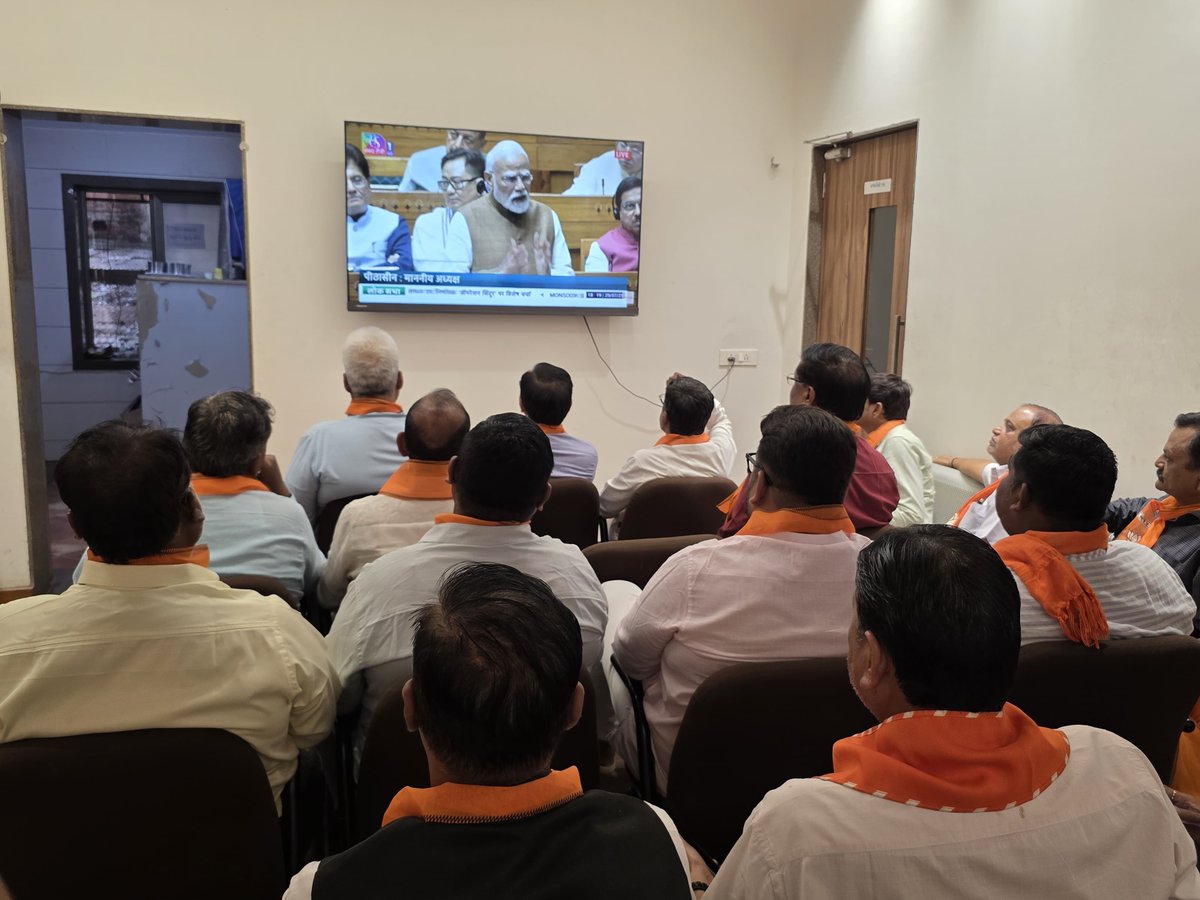 PrerakshahBJP's tweet image. કર્ણાવતી મહાનગર ભાજપ કાર્યાલય, ખાનપુર ખાતે થી આદરણીય વડાપ્રધાન શ્રી @narendramodi જી નું લોકસભામાં આપેલ વક્તવ્ય મહાનગર ભાજપના હોદ્દેદારો અને મોરચાના પ્રમુખ- મહામંત્રી સાથે નિહાળ્યું.

#ModiGovtAgainstTerror #ModiInLokSabha