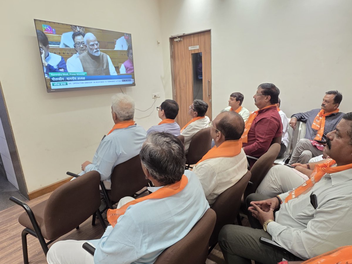 PrerakshahBJP's tweet image. કર્ણાવતી મહાનગર ભાજપ કાર્યાલય, ખાનપુર ખાતે થી આદરણીય વડાપ્રધાન શ્રી @narendramodi જી નું લોકસભામાં આપેલ વક્તવ્ય મહાનગર ભાજપના હોદ્દેદારો અને મોરચાના પ્રમુખ- મહામંત્રી સાથે નિહાળ્યું.

#ModiGovtAgainstTerror #ModiInLokSabha