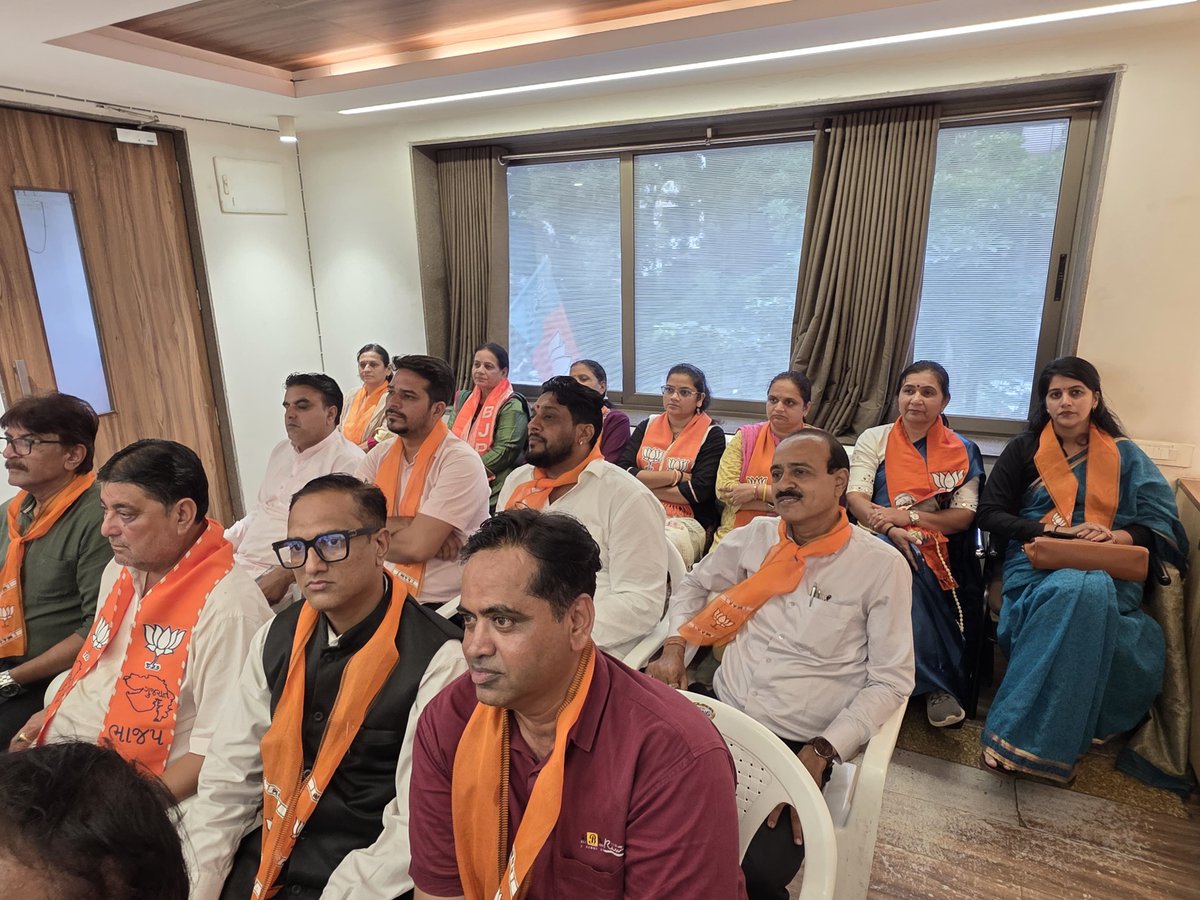 PrerakshahBJP's tweet image. કર્ણાવતી મહાનગર ભાજપ કાર્યાલય, ખાનપુર ખાતે થી આદરણીય વડાપ્રધાન શ્રી @narendramodi જી નું લોકસભામાં આપેલ વક્તવ્ય મહાનગર ભાજપના હોદ્દેદારો અને મોરચાના પ્રમુખ- મહામંત્રી સાથે નિહાળ્યું.

#ModiGovtAgainstTerror #ModiInLokSabha