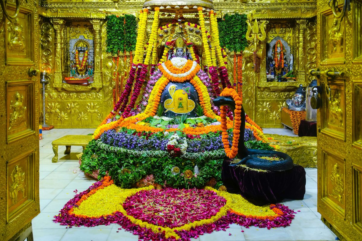 Bharat J Panchal (@bjpanchal64) on Twitter photo શ્રાવણ શુક્લ પંચમી પર શ્રી સોમનાથ મહાદેવને કરાયો વાસુકી નાગ દર્શન શ્રૃંગાર
#Gujarat #SomnathMahadev #Shravan #Religious #jyotirlinga <a href="/Somnath_Temple/">Shree Somnath Temple</a> <a href="/12Jyotirling/">12 Jyotirlingas Of Mahadev</a> શ્રાવણ શુક્લ પંચમી પર શ્રી સોમનાથ મહાદેવને કરાયો વાસુકી નાગ દર્શન શ્રૃંગાર
#Gujarat #SomnathMahadev #Shravan #Religious #jyotirlinga <a href="/Somnath_Temple/">Shree Somnath Temple</a> <a href="/12Jyotirling/">12 Jyotirlingas Of Mahadev</a>