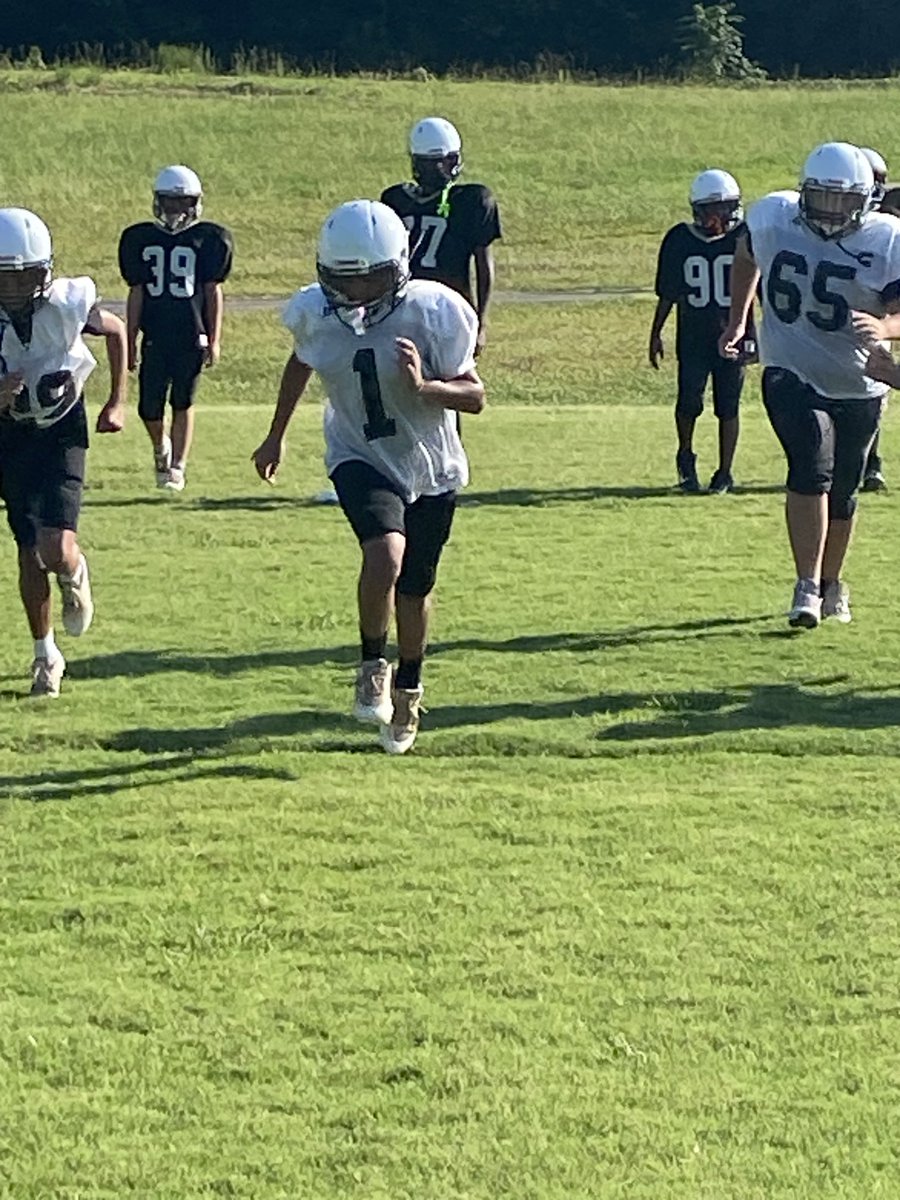 gbi185's tweet photo. @MCMS_Bulldogs 🏈 full pads and we coming 👍🏈💪 summer conditioning has paid off!! Let’s go to work ! #gothesecondmile @smalltweed42 @MPHSFootball https://t.co/aXy1U9v8JZ