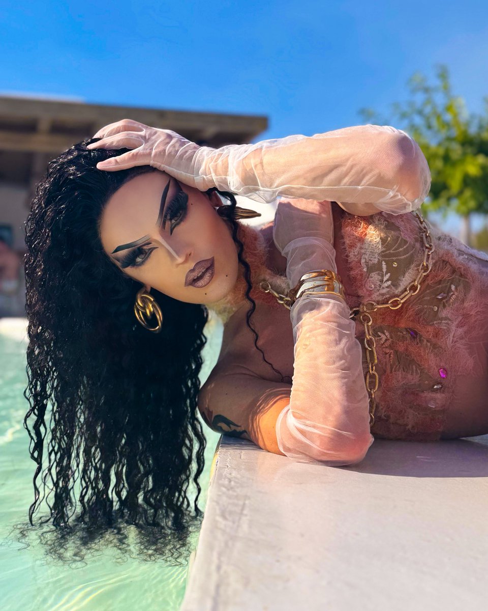 Chuis_La_Petite's tweet photo. Summer vibes of my summertime! 🏖️
Event: Axel Beach Mykonos &amp; Axel Hotels;
Look:  La Brera Style;
Photo: Emanuele Mulé;
Post Production: Matteo Tasca. ☀️ #AxelHotels
#DragQueen #LaPetiteRoseNoire #Mykonos #Summer2025 https://t.co/zDrtH8alJk
