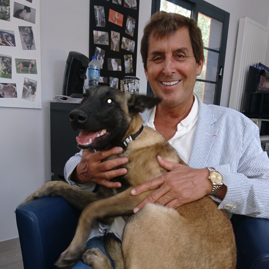 Fondation Brigitte Bardot (@fbb_officiel) on Twitter photo #Podcast
🎙️ Une fondation forte : interview de Max Guazzini, secrétaire général
Dans ce 6e épisode, Éric Angioletti reçoit <a href="/MaxGuazzini/">Max Guazzini</a>, secrétaire général de la Fondation. Patron de médias emblématique — notamment à la tête du groupe NRJ qu’il a dirigé avec succès — président #Podcast
🎙️ Une fondation forte : interview de Max Guazzini, secrétaire général
Dans ce 6e épisode, Éric Angioletti reçoit <a href="/MaxGuazzini/">Max Guazzini</a>, secrétaire général de la Fondation. Patron de médias emblématique — notamment à la tête du groupe NRJ qu’il a dirigé avec succès — président