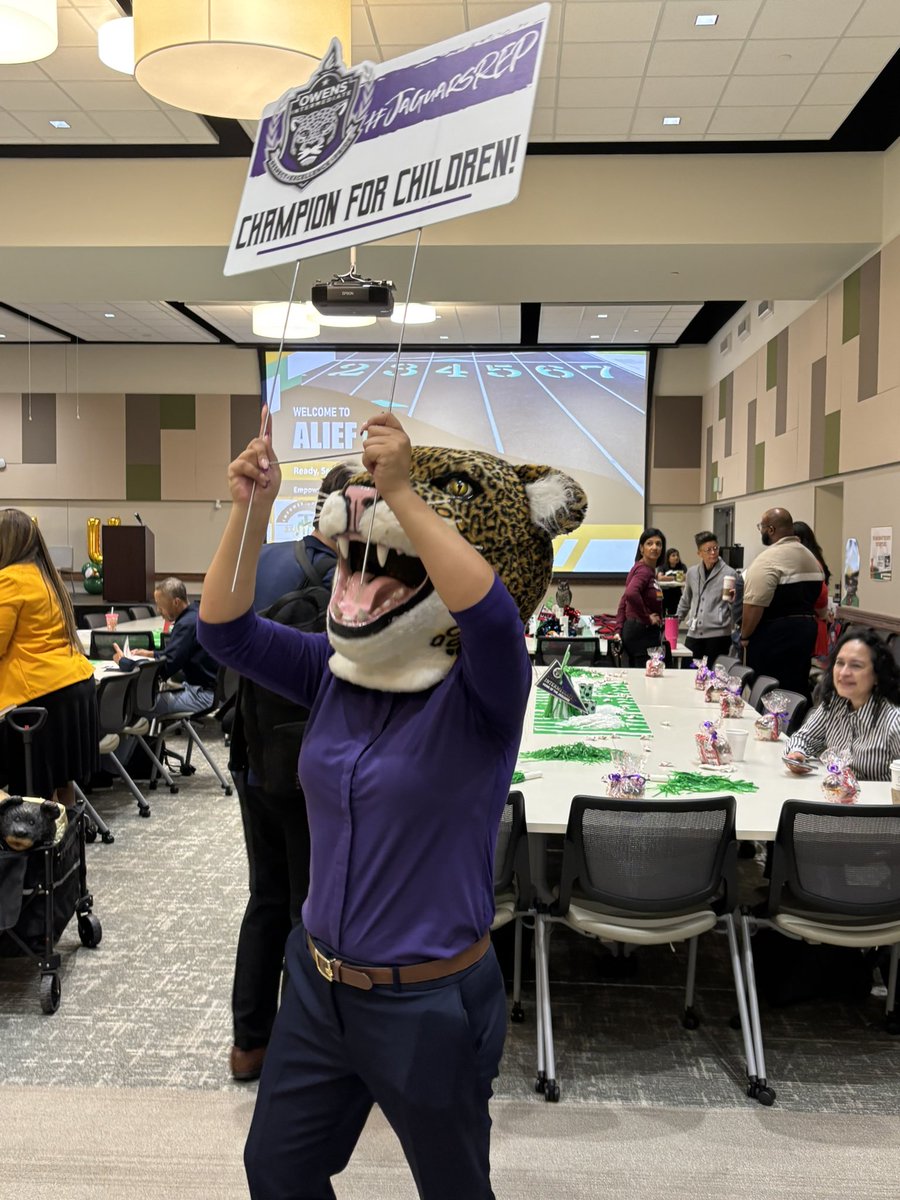 OwensInt's tweet photo. Team @OwensInt Jaguars are in full effect at Alief U and our Coach @Ms_Gonzales_13 is ready to lead our team to victory! @AliefISD #Teamwork #NewBeginnings https://t.co/MqyPv4EqOY