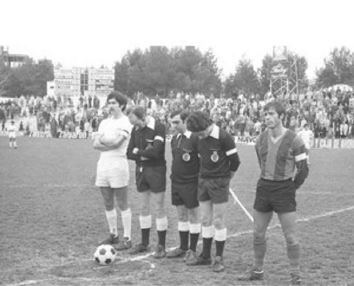 Estadio Viejo la Victoria, 9 de Febrero de 1975, partido liguero de 3 División, Real Jaén 2 Eldense 0. <a href="/ZHRealJaen/">ZonaHistoriaRealJaénCF</a> <a href="/RealJaenCF/">Real Jaén C.F.</a> <a href="/CD_Eldense/">CD Eldense SAD</a>.