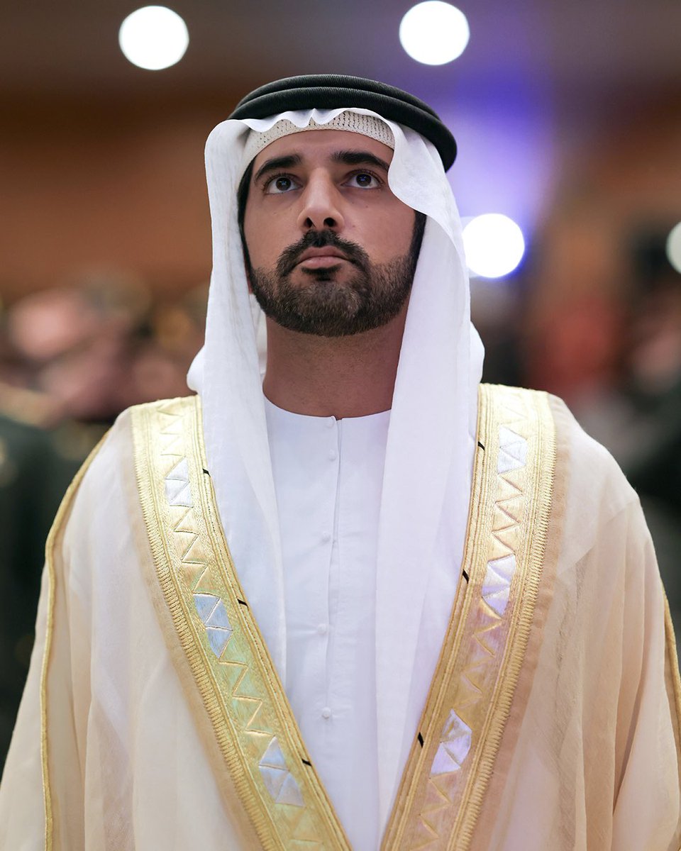 نبارك لسمو الشيخ حمدان بن محمد بن راشد آل مكتوم، ولي عهد دبي، نائب رئيس مجلس الوزراء وزير الدفاع، ترفيعه إلى رتبة فريق أول، تكريماً لمسيرة ملهمة من القيادة المخلصة والتفاني في خدمة الوطن.