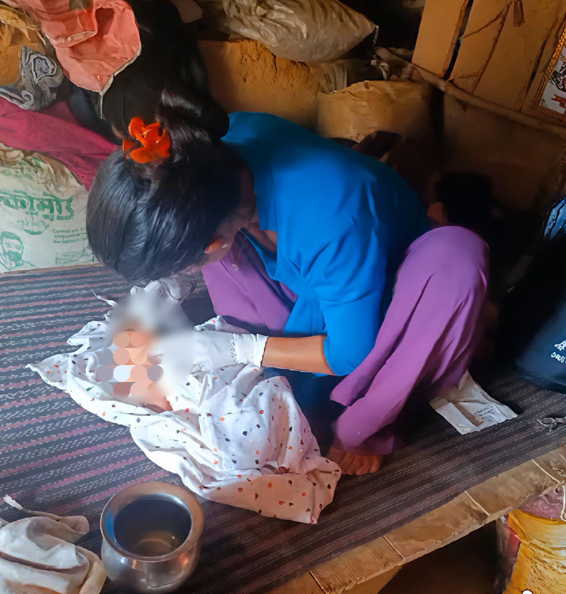 बैतडीकी अनमी जानकी पुजाराले सास फेर्न नसकेका शिशुलाई ८ घण्टासम्म मुखले सास दिएर बचाउनुभएको छ।

भगवान धर्तीमै हुनुहुन्छ, अनमी पुजाराको आवरणमा घुमिरहनु हुन्छ।