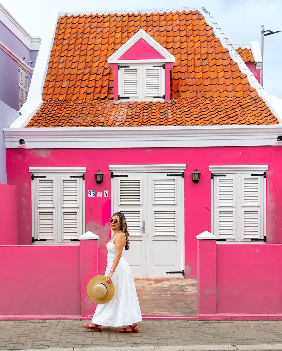 According to @ourglobetrotting Pietermaai felt like stepping into a Caribbean postcard.😍
🔁@ourglobetrotting