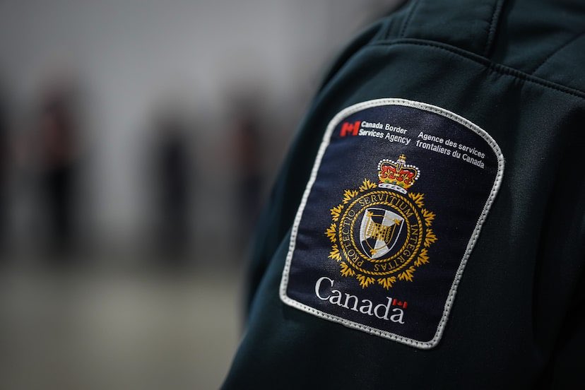 Almost 600 foreign nationals with criminal records due to be deported are missing, CBSA says theglobeandmail.com/politics/artic…