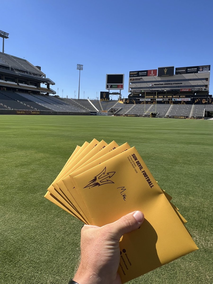 S/O to <a href="/coachmaxsilver/">Max Silver</a> &amp; <a href="/CoachCoop84/">AJ Cooper</a> and their LB crew for writing each one of our staff members a thank you note to show their appreciation for what we do. It’s the littler things like this that go a long way and matter the most!
