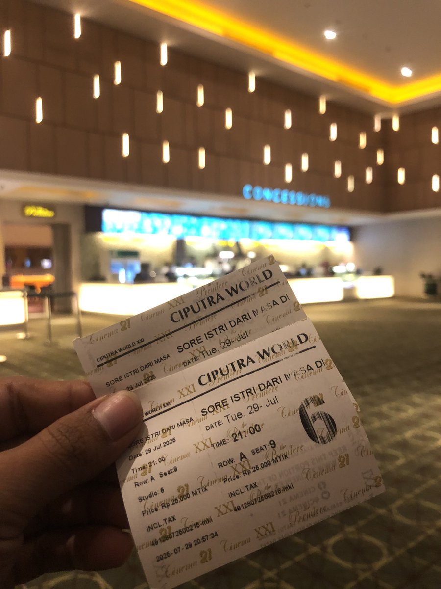 Sadboyy12312's tweet photo. Mopiii dett
Minta liat SORE bocahnya๐ค๐ป
#bioskop #film #xxi
#sore #surabaya #ciputra https://t.co/CTlHHZFQKk