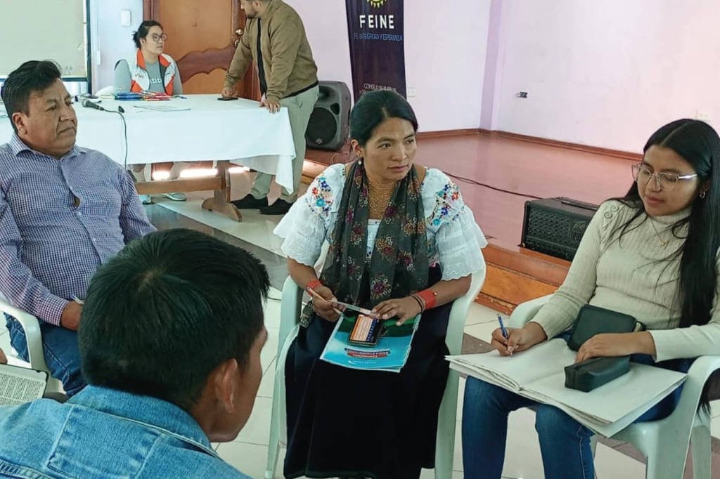 Juliano Spyer: Igrejas evangélicas protegem língua e cultura indígena no Equador 
Denominações evangélicas nativas unem e protegem trabalhadores quíchua que migram para as cidades 
<a href="/jasper/">Juliano Spyer</a> 
archive.ph/3CGMz 

OU 
www1.folha.uol.com.br/colunas/julian…