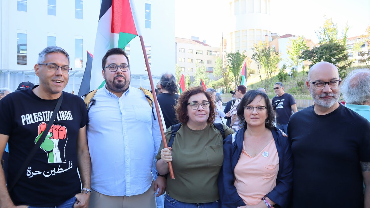 O BNG apoiamos esta mañá en #Vigo a Samir Slim, o hostaleiro da cidade chamado a declarar por presunto delito de odio por expulsar do seu restaurante a turistas israelís pola súa actitude provocadora

A indiferenza co xenocidio é complicidade 🇵🇸