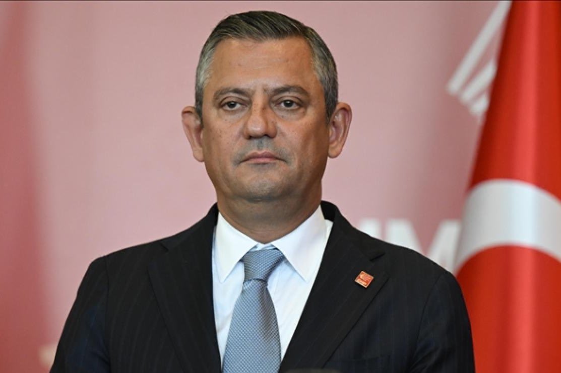 HaberMOD's tweet image. Siyaset bilimci Emrah Gülsunar’dan Özgür Özel’e:
“Cumhur+DEM istediği kararı alacak çoğunluğa sahipse sizi niye dinlesinler? Sizin belediye başkanlarınızı niye bıraksınlar?
Komisyona meşruluk kazandırmak ve barış sürecinin toplumsal maliyetini bölüşmek için sizi kullanıp sonra…
