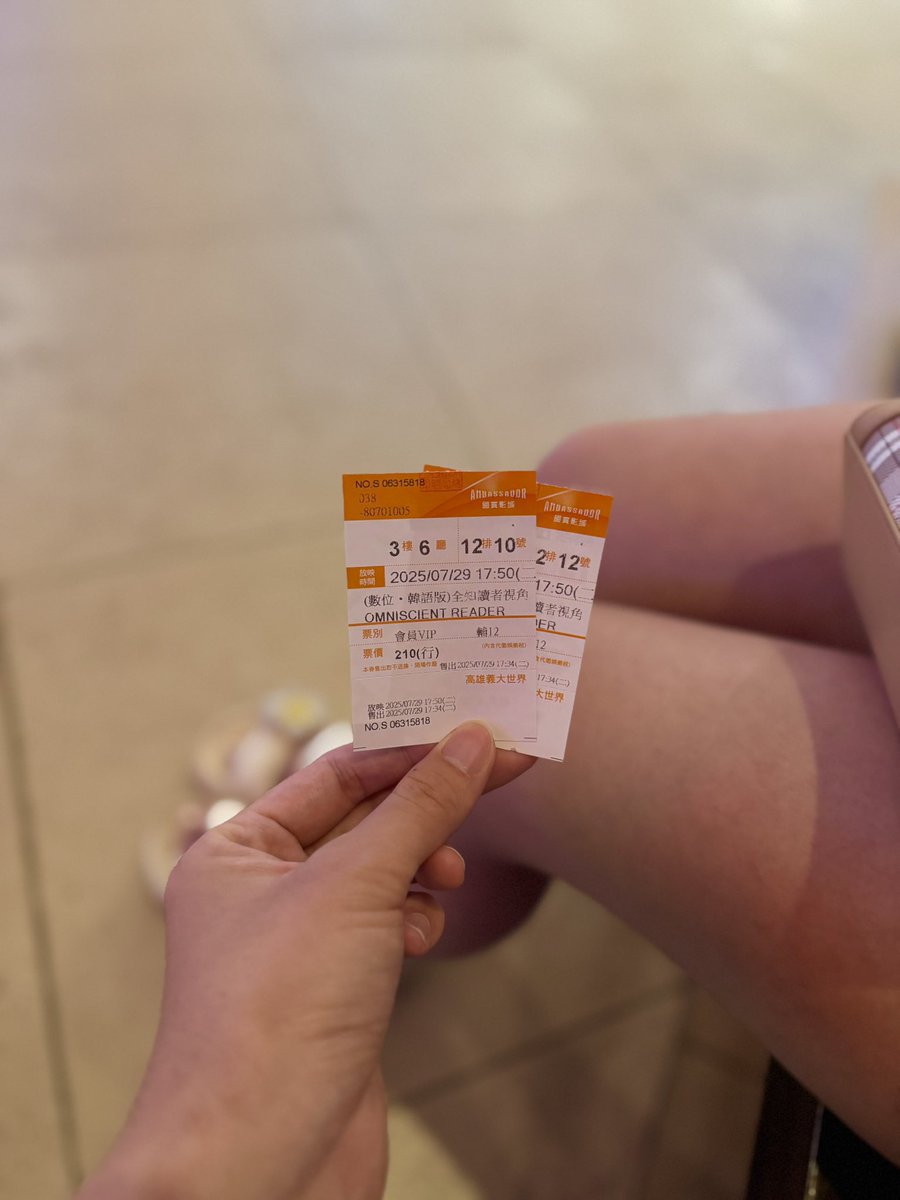 因風雨的小確幸
雨勢趨緩後跟老公來看電影約會😍
☀️喊了快一個月想來看
終於等到了
猜猜我們在哪😛

By 快昏睡了整天的❄️

#夫妻日常 
#全知讀者視角