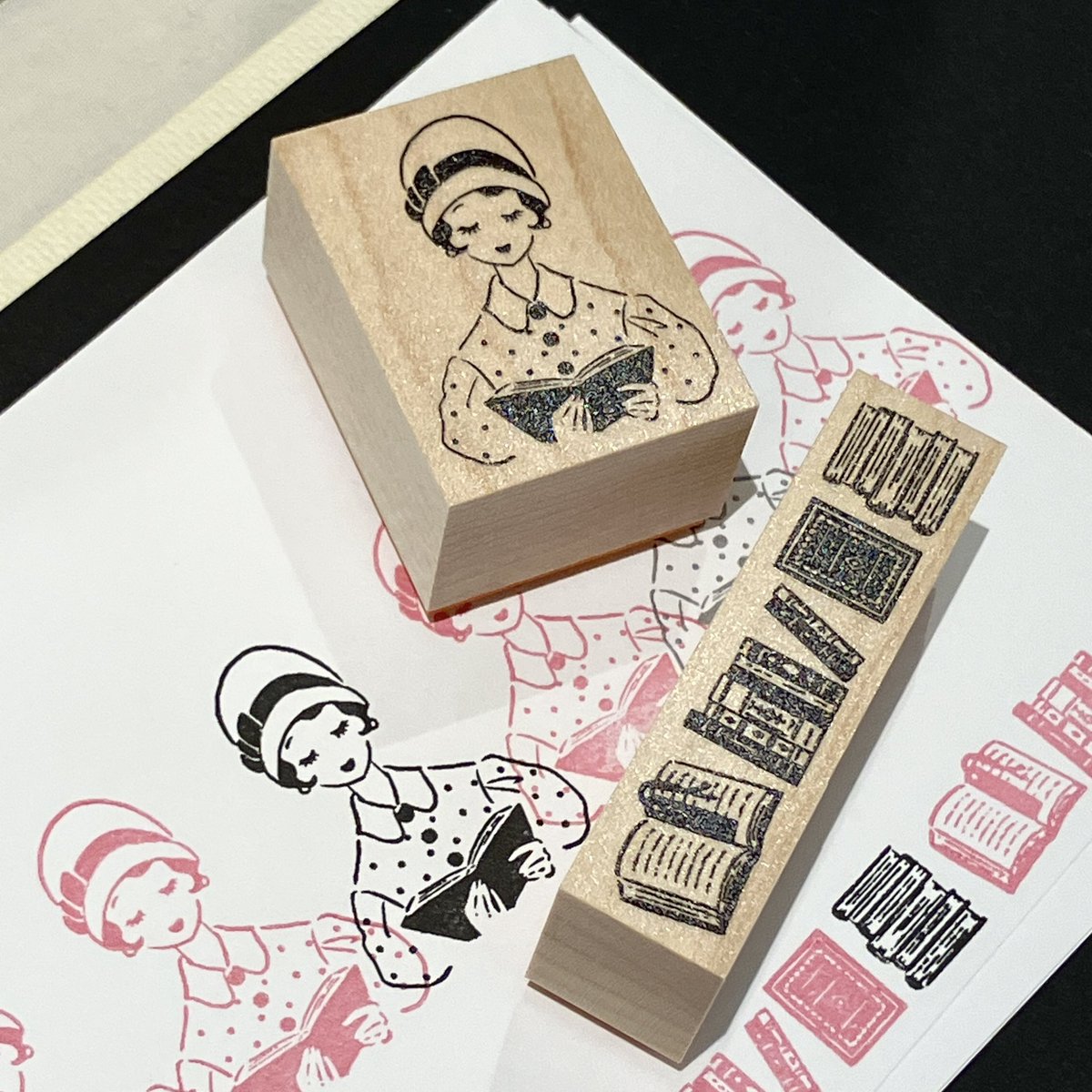 mznihonbashi's tweet image. 【文具】『PON! Voyage vol.2』丸善日本橋店限定スタンプ第1弾
3Fスパインスペースにて好評発売中🚢

1枚目:nonco hanco『大正ロマン読書女子』『本』
2枚目:ikhanko『ハヤシライスモチーフメモ』『どらやき』
3枚目:963hanko『はじめての万年筆』『日本橋からこんにちは』
(作家名敬称略)