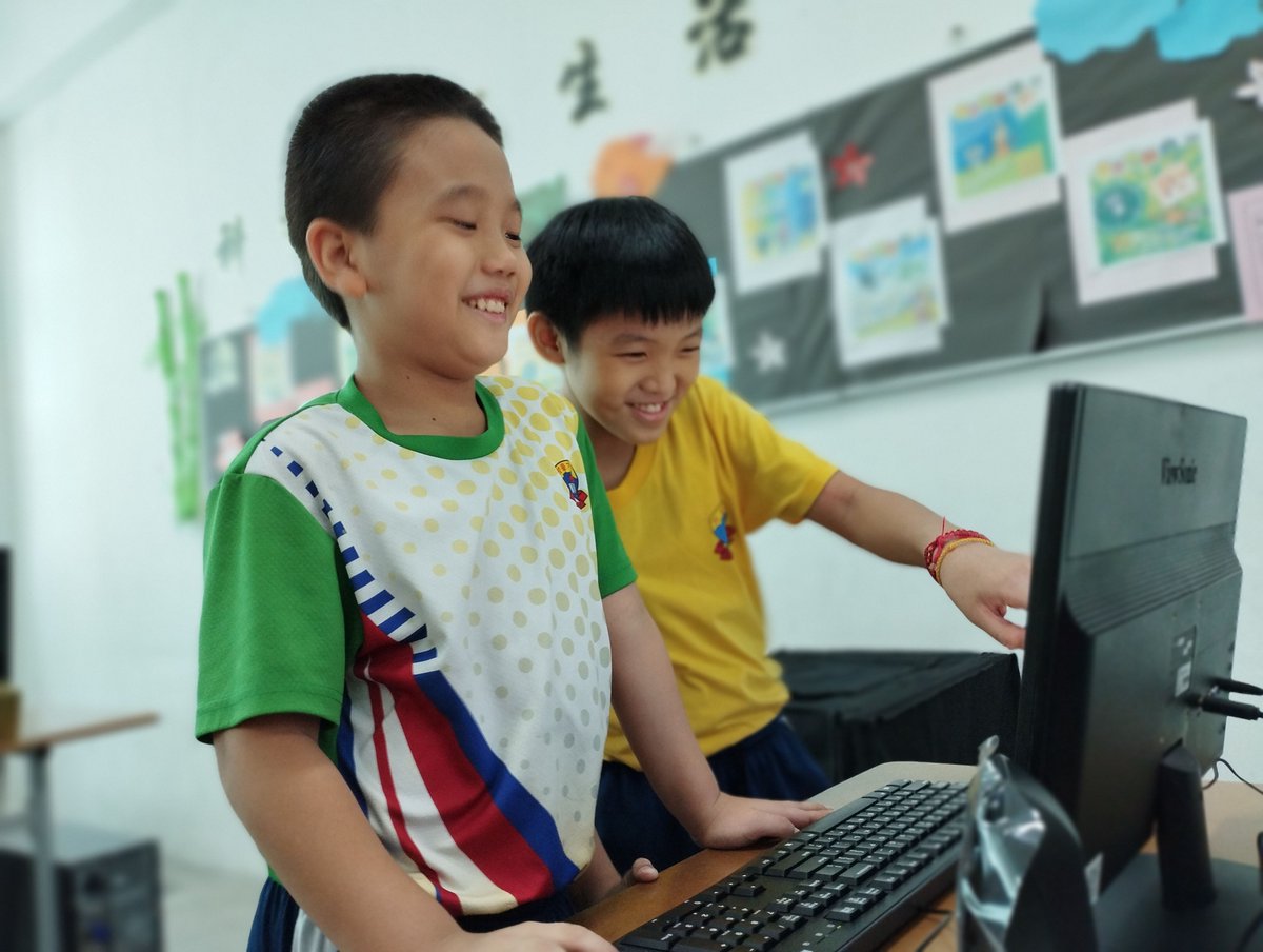 pscpenang's tweet image. 5 More MakerLab@Schools in 2025!🚀 

We’re thrilled to share that 5 more MakerLabs have been set up in schools this year — bringing hands-on learning and innovation to even more classrooms across Penang! 

#MakerLab #pscpen