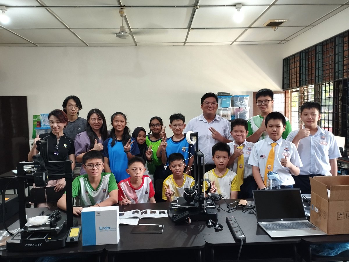 pscpenang's tweet image. 5 More MakerLab@Schools in 2025!🚀 

We’re thrilled to share that 5 more MakerLabs have been set up in schools this year — bringing hands-on learning and innovation to even more classrooms across Penang! 

#MakerLab #pscpen