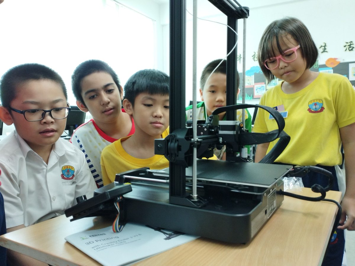 pscpenang's tweet image. 5 More MakerLab@Schools in 2025!🚀 

We’re thrilled to share that 5 more MakerLabs have been set up in schools this year — bringing hands-on learning and innovation to even more classrooms across Penang! 

#MakerLab #pscpen