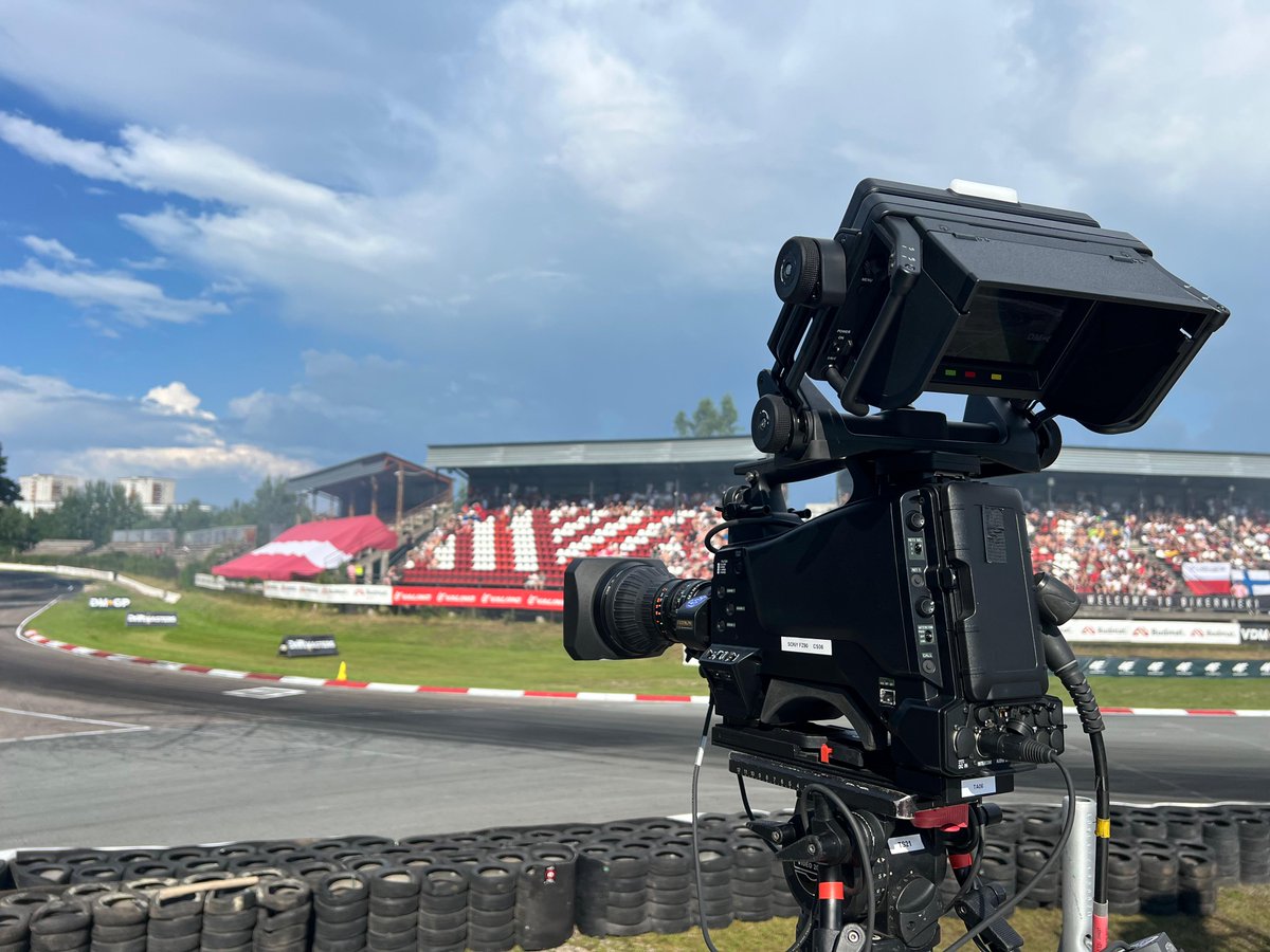 production_o2tv's tweet image. Po roce jsme se se sérií závodů Drift Masters vrátili do Rigy. Okruh Bikernieki, známý jako jeden z nejnáročnějších v šampionátu, posouvá jezdce na hranice jejich možností. Podívejte se, jak to na akci vypadalo a už za dva týdny vyrážíme na další kolo do Německa!

#o2production