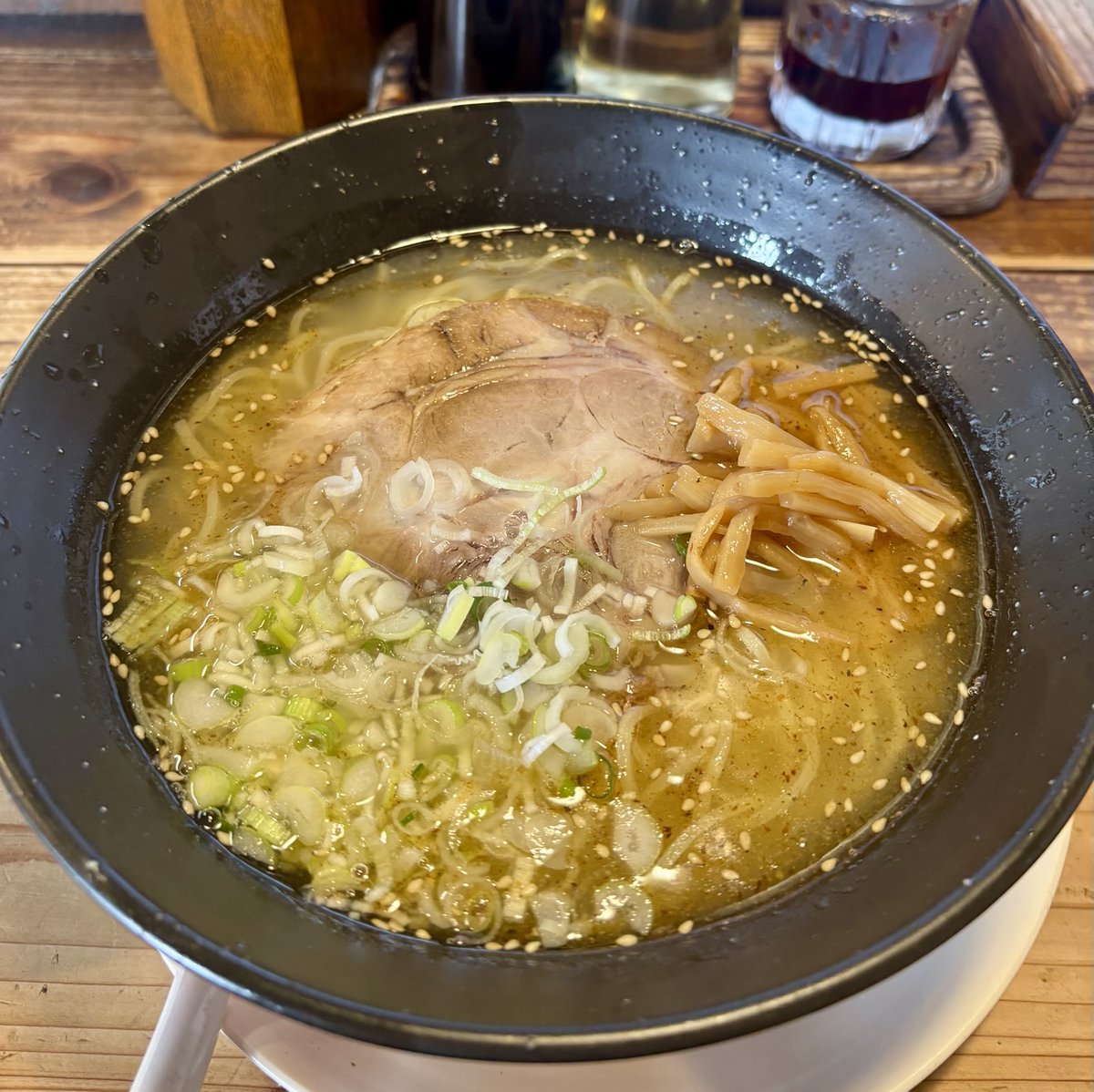 クククク……塩ラーメンは水分 塩分 水分そして塩分が含まれている完全経口補水液だァ