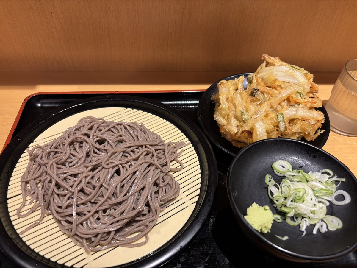 hiddarkkar's tweet image. よもだそばで腹ごしらえして
アイシー買って
さあ鬼のやつ観るよ