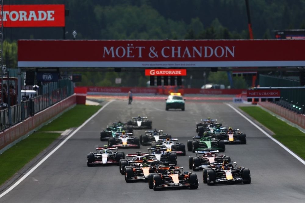 📊 | Gaps Teammates Global Pace 2025 #F1

Verstappen -1,258% faster than Tsunoda
Alonso -0,496% faster than Stroll
Russell -0,403% faster than Antonelli
Leclerc -0,353% faster than Hamilton
Gasly -0,327% faster than Colapinto
Hadjar -0,189% faster than Lawson
Bearman -0,155%