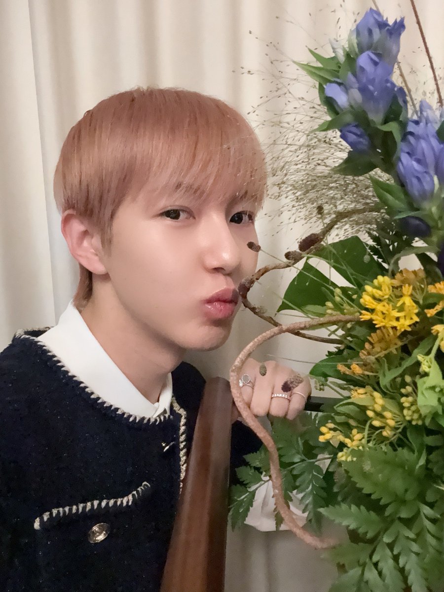 250729 renjun bbl

“the last pink hair? ㅠㅠㅠ”
“it may come back again… ㅠ”