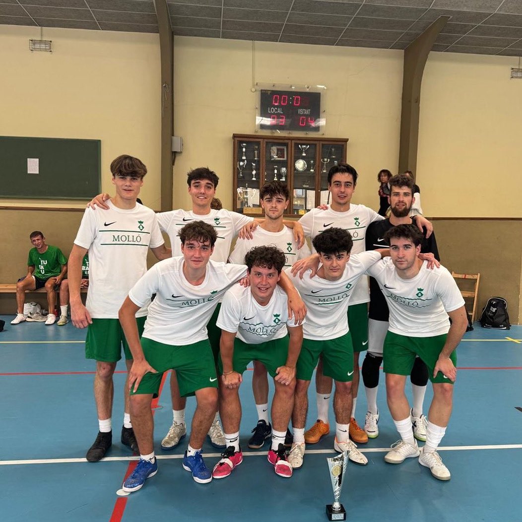 AjuntamentMollo's tweet image. 🏆 Els Ràpids de Molló van quedar 2ns al Torneig 24h de Futbol Sala de Sant Pau de Segúries, celebrat el passat cap de setmana.
Enhorabona!