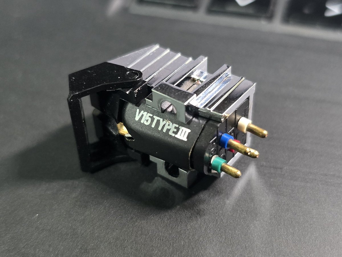 RCAVictorCo's tweet image. 슈어 V15-3 4000엔 주고 샀는데 작동 잘 하징어 바늘이 12만원인 소소한 단점이 있는데, V-MR바늘이 25만원인거 고려하면 뭐 가성비징어